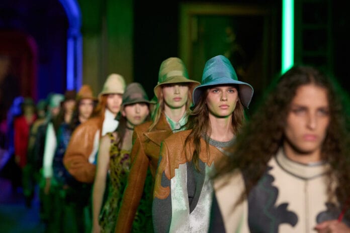 Louis Vuitton Resort 2027 sfila nel Frick Connection di New York
